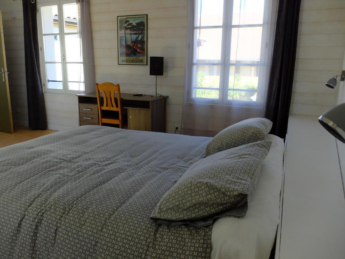 De L'Autre Cote Bed & Breakfast Garlin Exterior foto